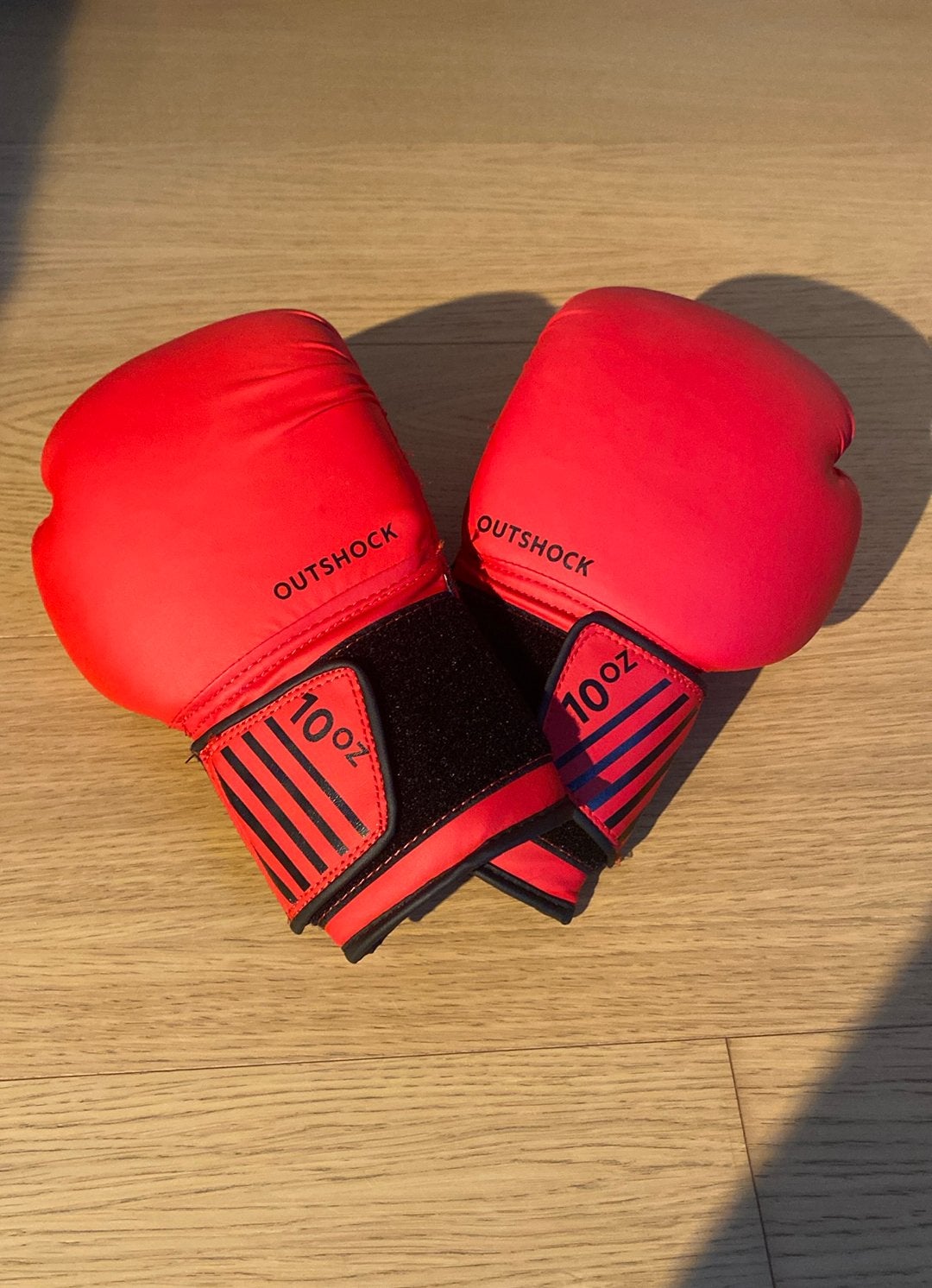 Bokshandschoenen ( rood ) van outshok, Sport en Fitness, Ophalen of Verzenden, Zo goed als nieuw, Bokshandschoenen