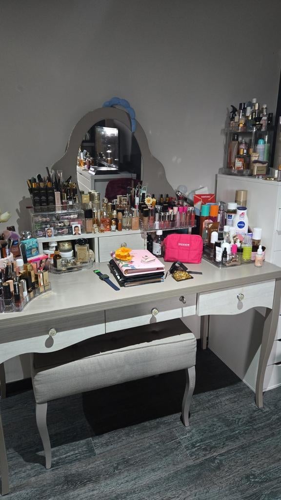 Meuble coiffeuse, Enlèvement