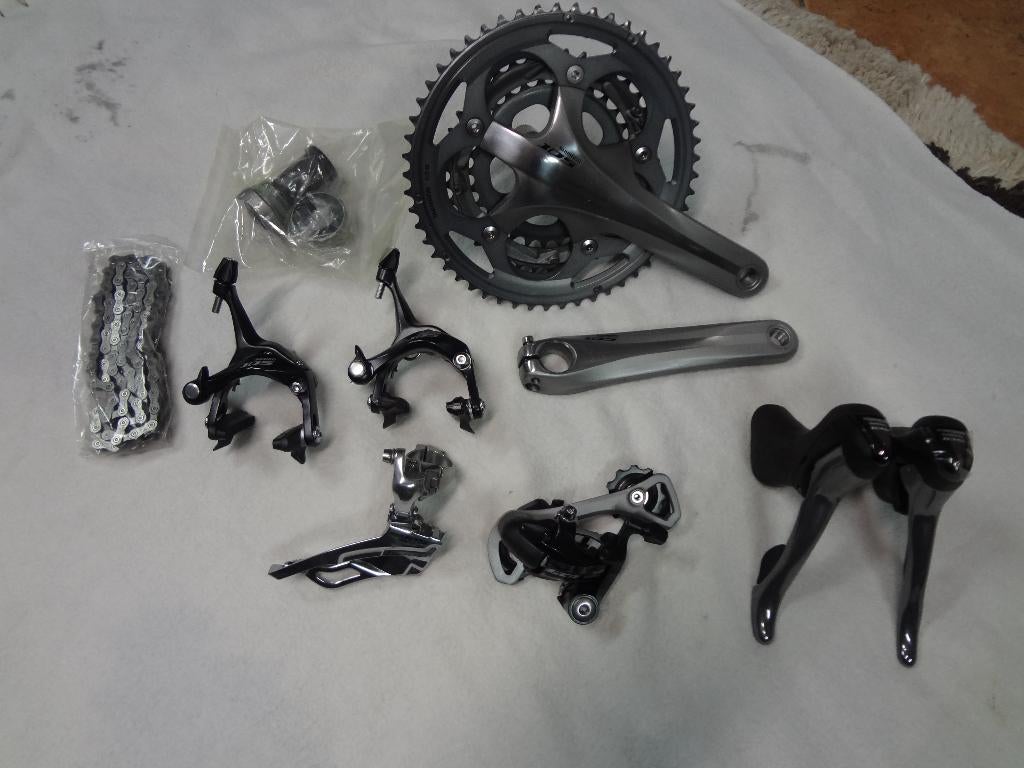 Nieuw Shimano 105 10 sp triple groep (3), Enlèvement ou Envoi, Neuf, Autres types