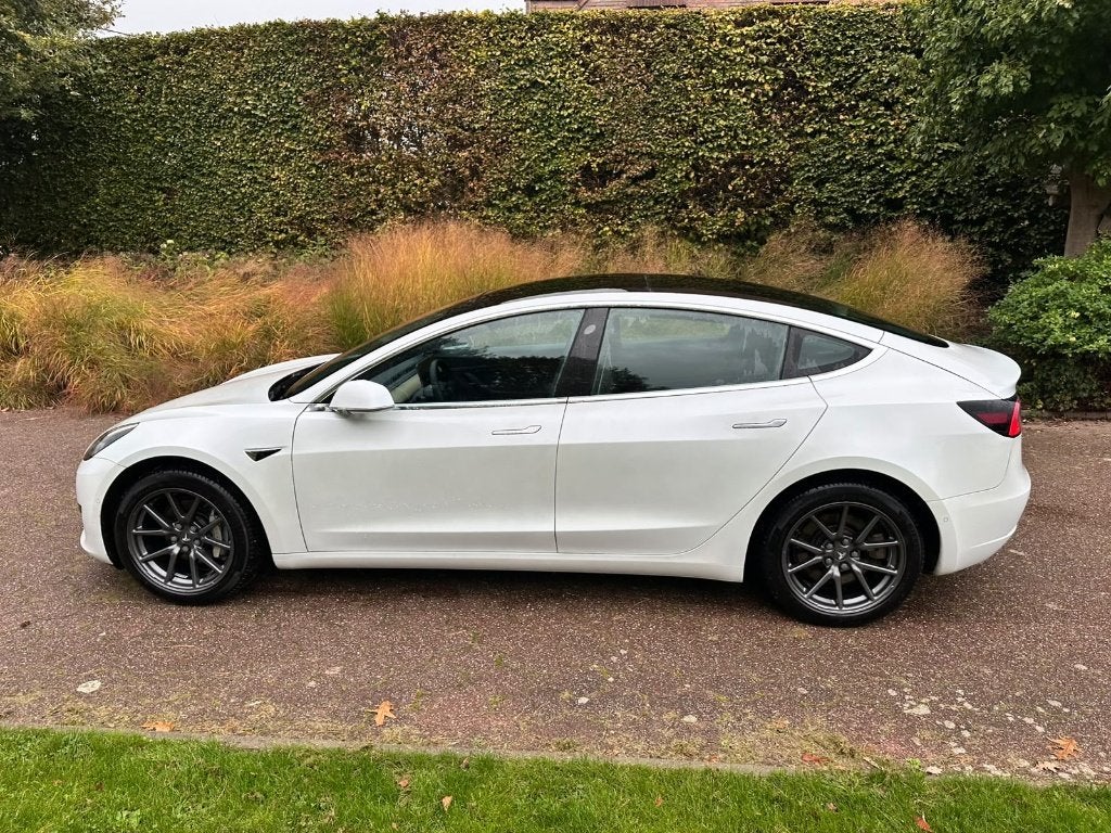 Garantie d'usine de la Tesla Model 3 jusqu'en 2028, Autos, Cuir et Alcantara, Achat, 4 portes, Entretenue par le concessionnaire