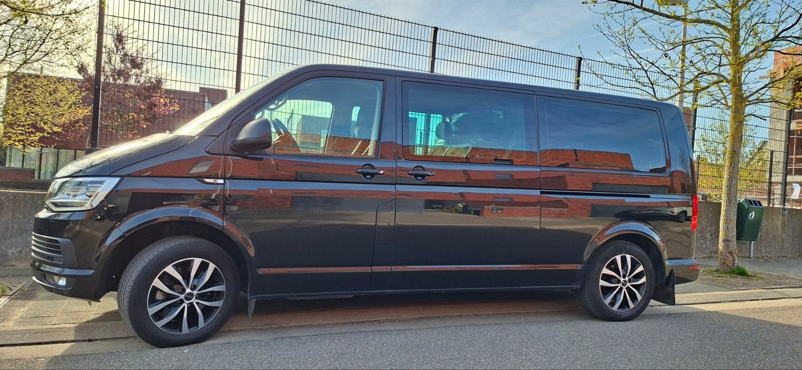 Vw t6 busines line lichte vracht 5 plaats, Auto's, Volkswagen, Automaat, Euro 6, 4 cilinders, Zwart
