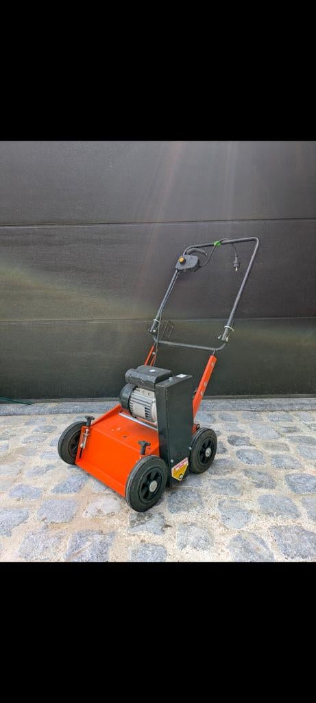 TE HUUR: ELIET VERTICUTEERMACHINE, Tuin en Terras, Ophalen, Elektrisch