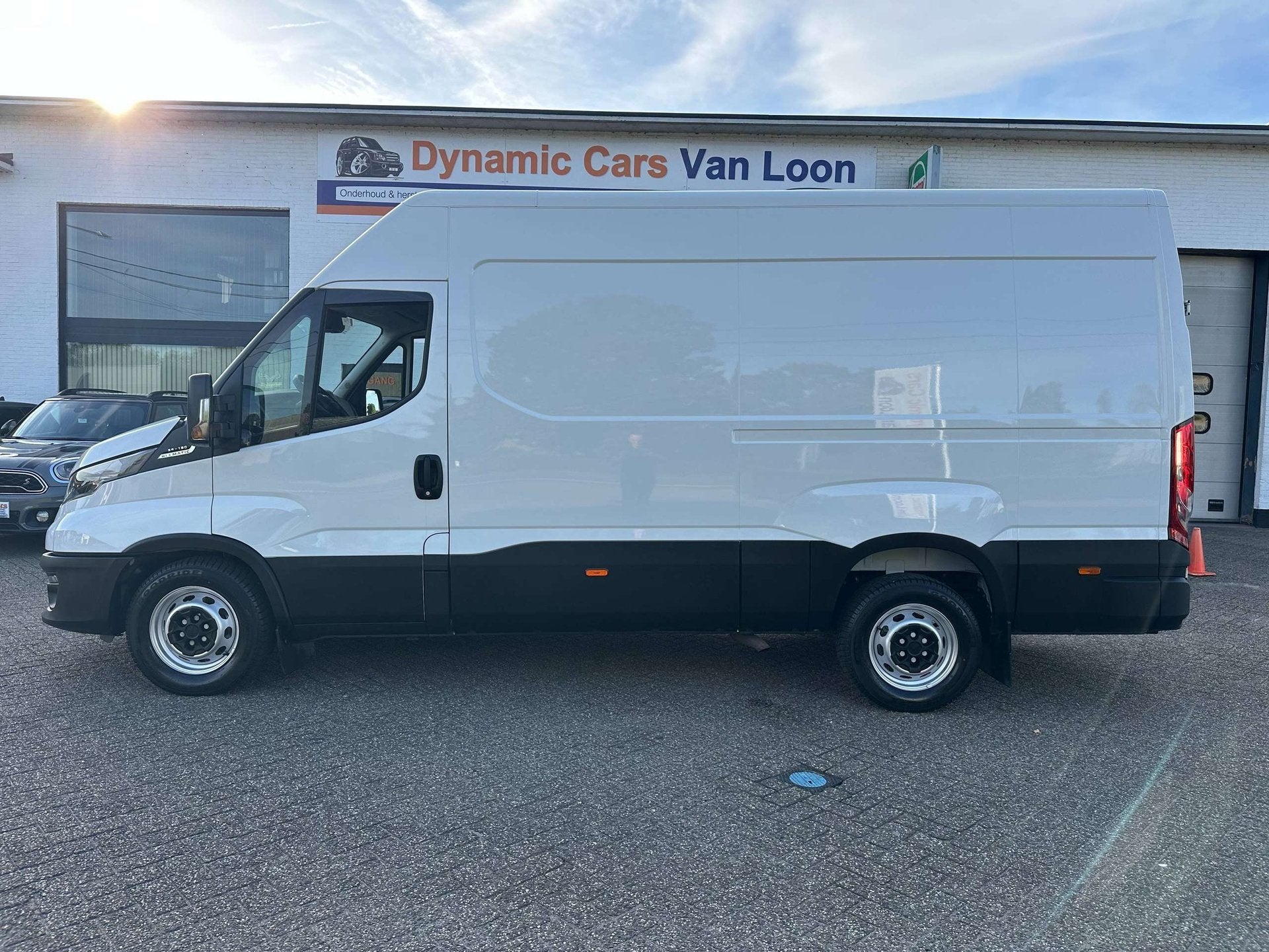 Iveco Daily 35S18V 3.0 180Pk Turbo Hi-Matic L3/H2 3Zit Cruis, Auto's, Automaat, Dealer onderhouden, Stof, Gebruikt