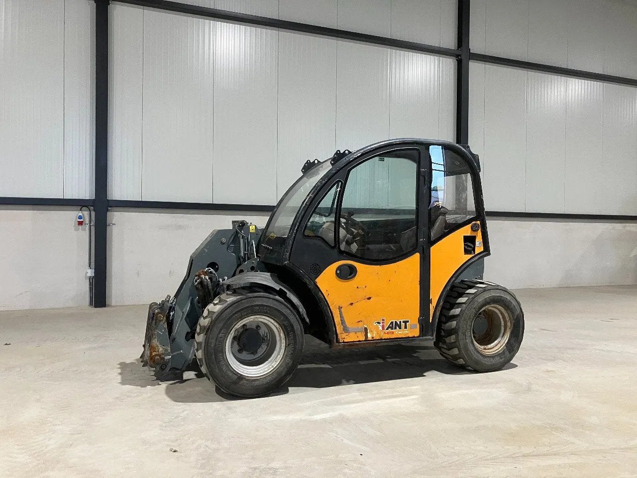 Giant tendo 4548 mini verreiker/shovel, Articles professionnels, Machines & Construction | Grues & Excavatrices, Chariot télescopique