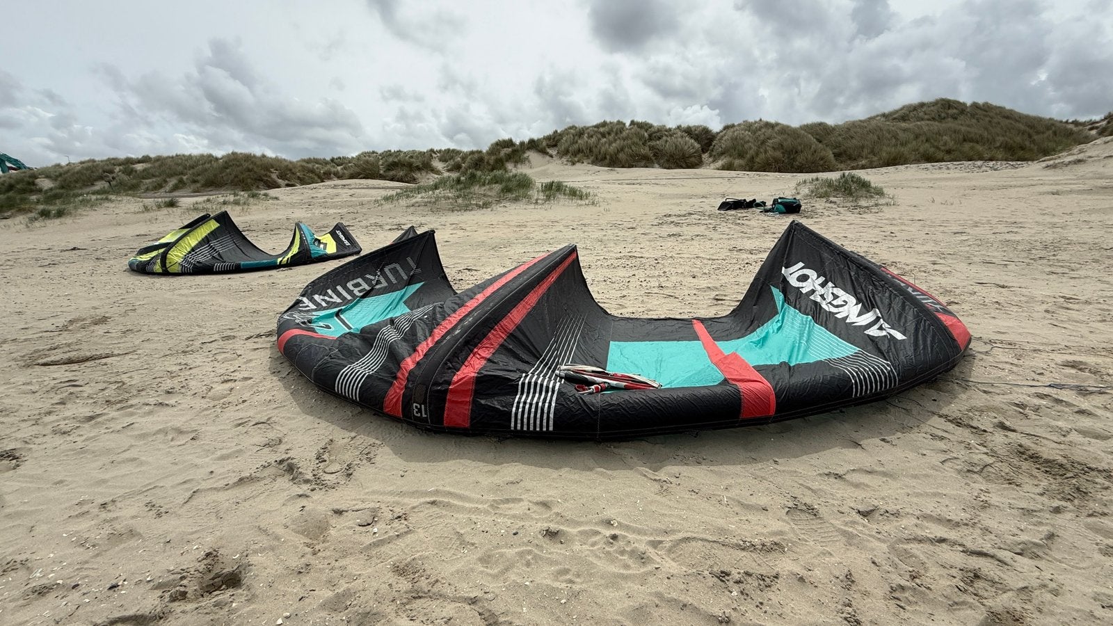 Kitesurf slingshot 13m, Ophalen, Zo goed als nieuw, Kite