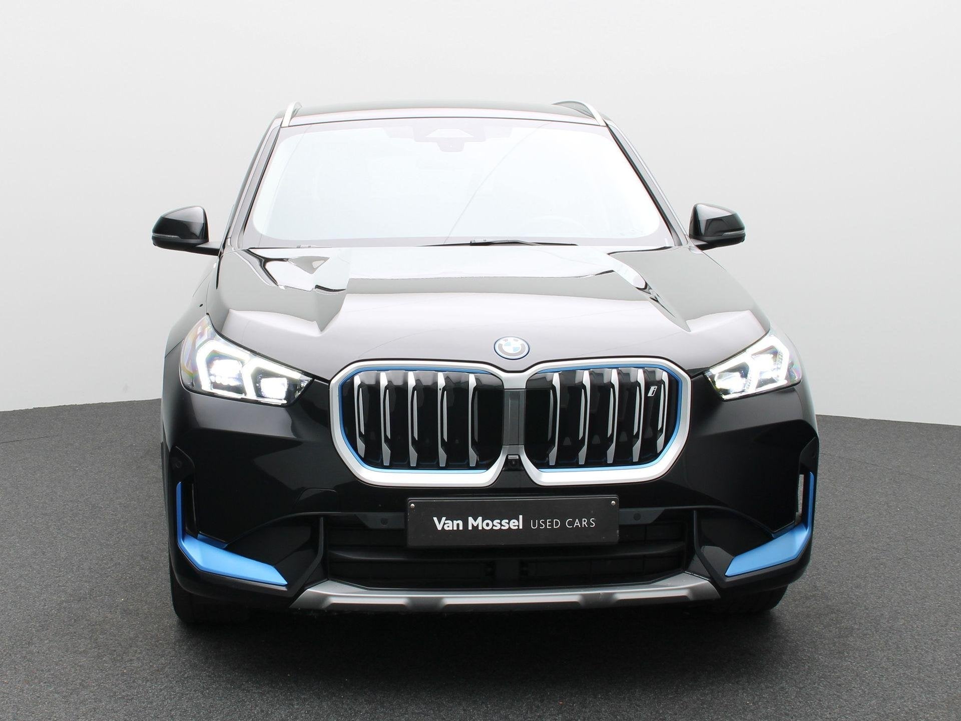 BMW iX1 xDrive30 (automatique), Autos, Entreprise, Carnet d'entretien, Noir, 5 portes