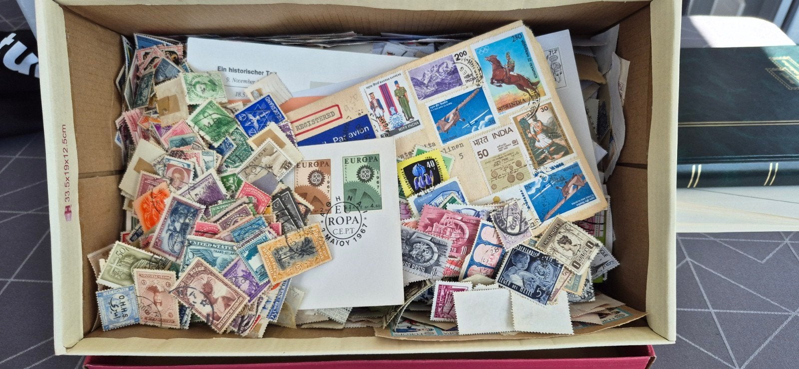 Schoendoos met postzegels., Ophalen of Verzenden