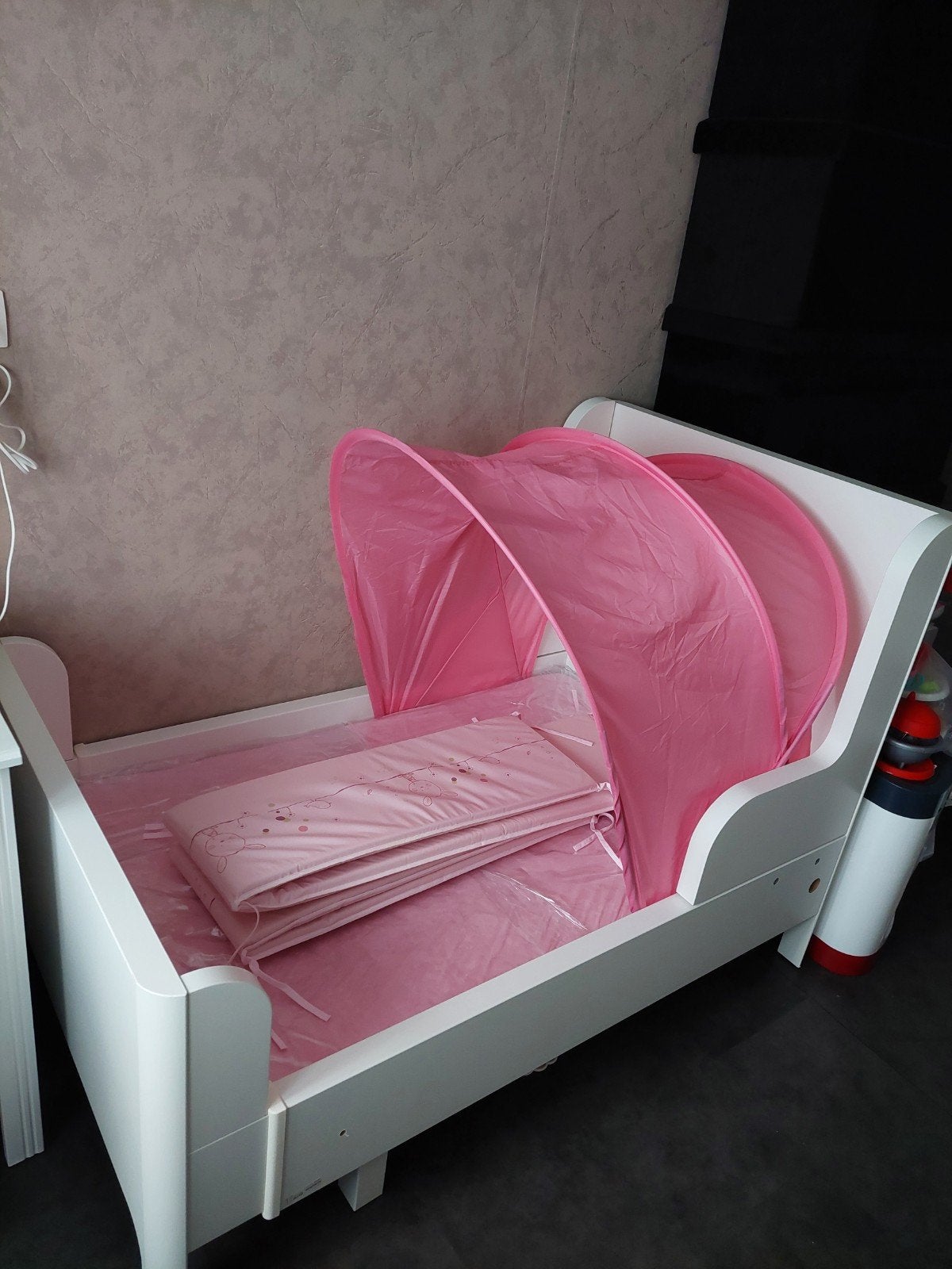 Lit blanc pour enfant très peu servi à vendre, Enlèvement, Matelas
