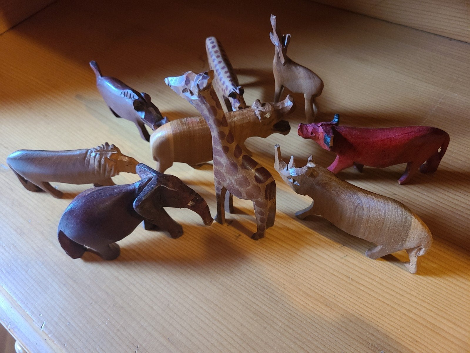 Lot de 9 animaux sauvages sculptés en bois exotique, Collections, Enlèvement, Comme neuf