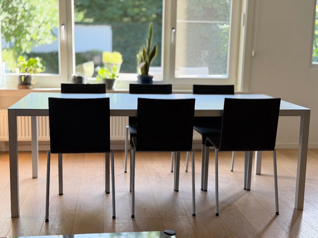Vitra Van Severen .03 stapelbare stoelen zwart grijze poten, Zwart, Ophalen of Verzenden, Vijf, Zes of meer stoelen, Kunststof