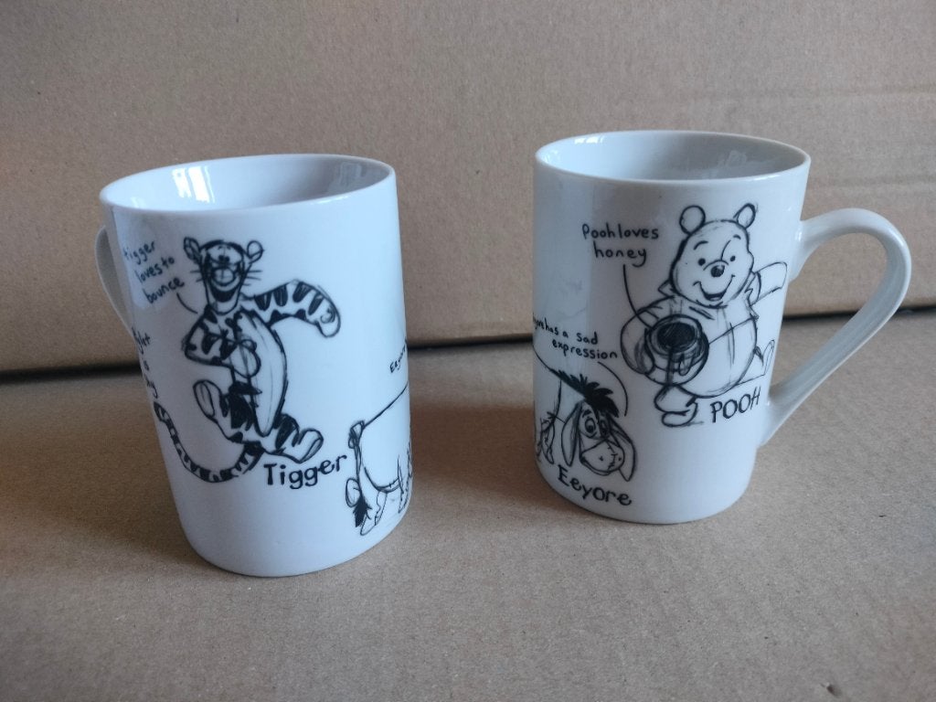 2 MUG VINTAGE WINNIE L'OURSON CHURCHILL DISNEY NOIR ET BLANC, Enlèvement ou Envoi, Winnie l'Ourson ou amis, Comme neuf, Sac, Valise ou Pochette