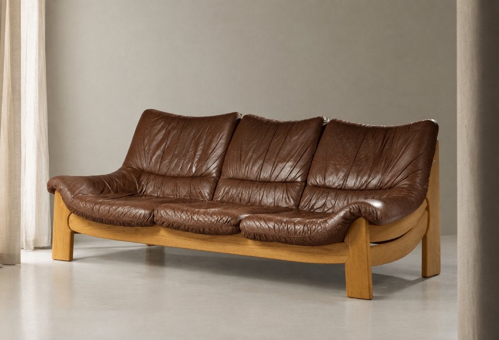 Maison Regain Sofa 3-zit in olm en leer, jaren '60 - '70, Brutalisme, Gebruikt, Driepersoons, Ophalen of Verzenden