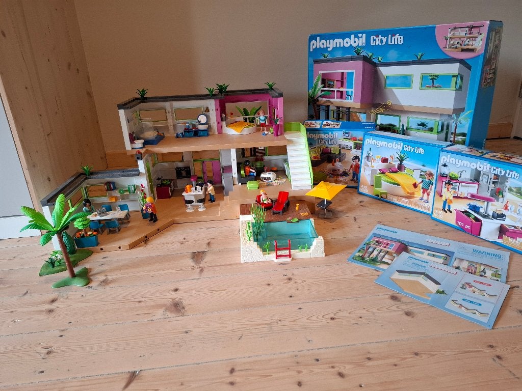 Playmobil maison de luxe meublée et avec piscine, Enfants & Bébés, Jouets | Playmobil, Comme neuf, Ensemble complet, Enlèvement