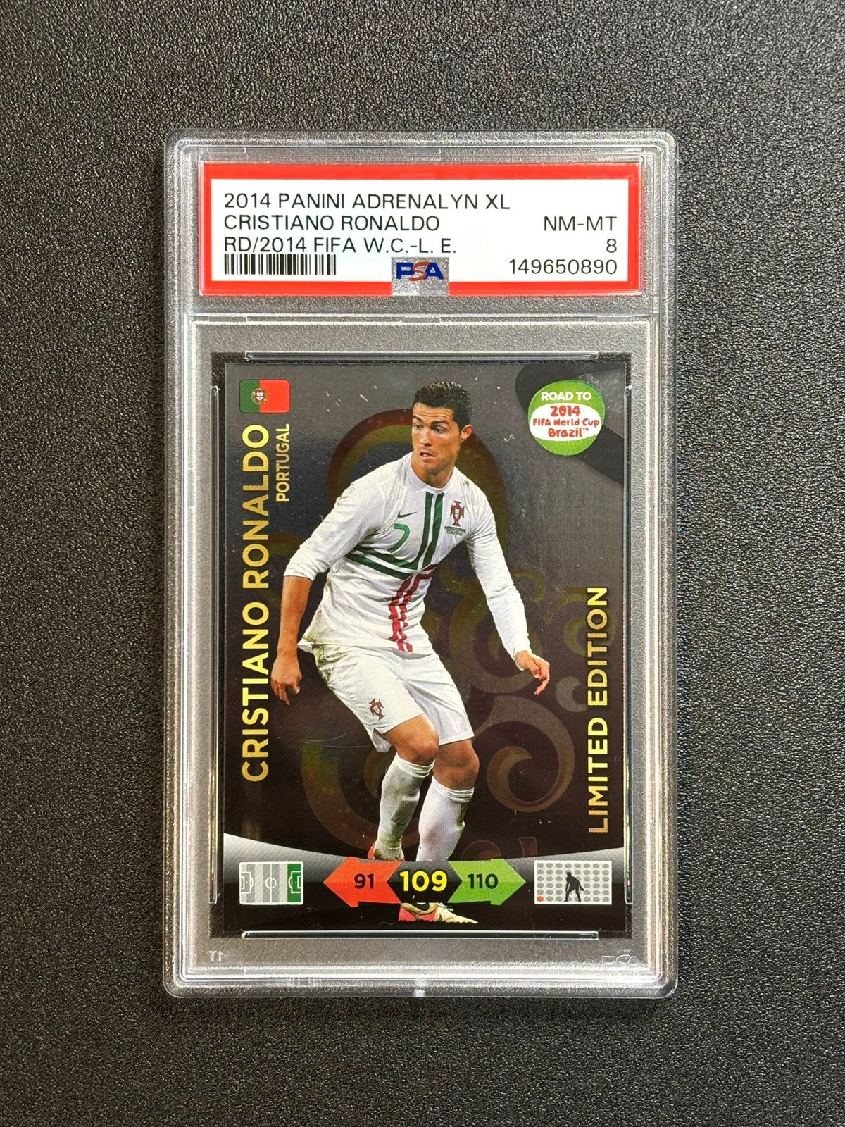 PSA 8 Cristiano Ronaldo Panini Road To 2014 Limited Edition, Ophalen of Verzenden, Nieuw, Plaatje