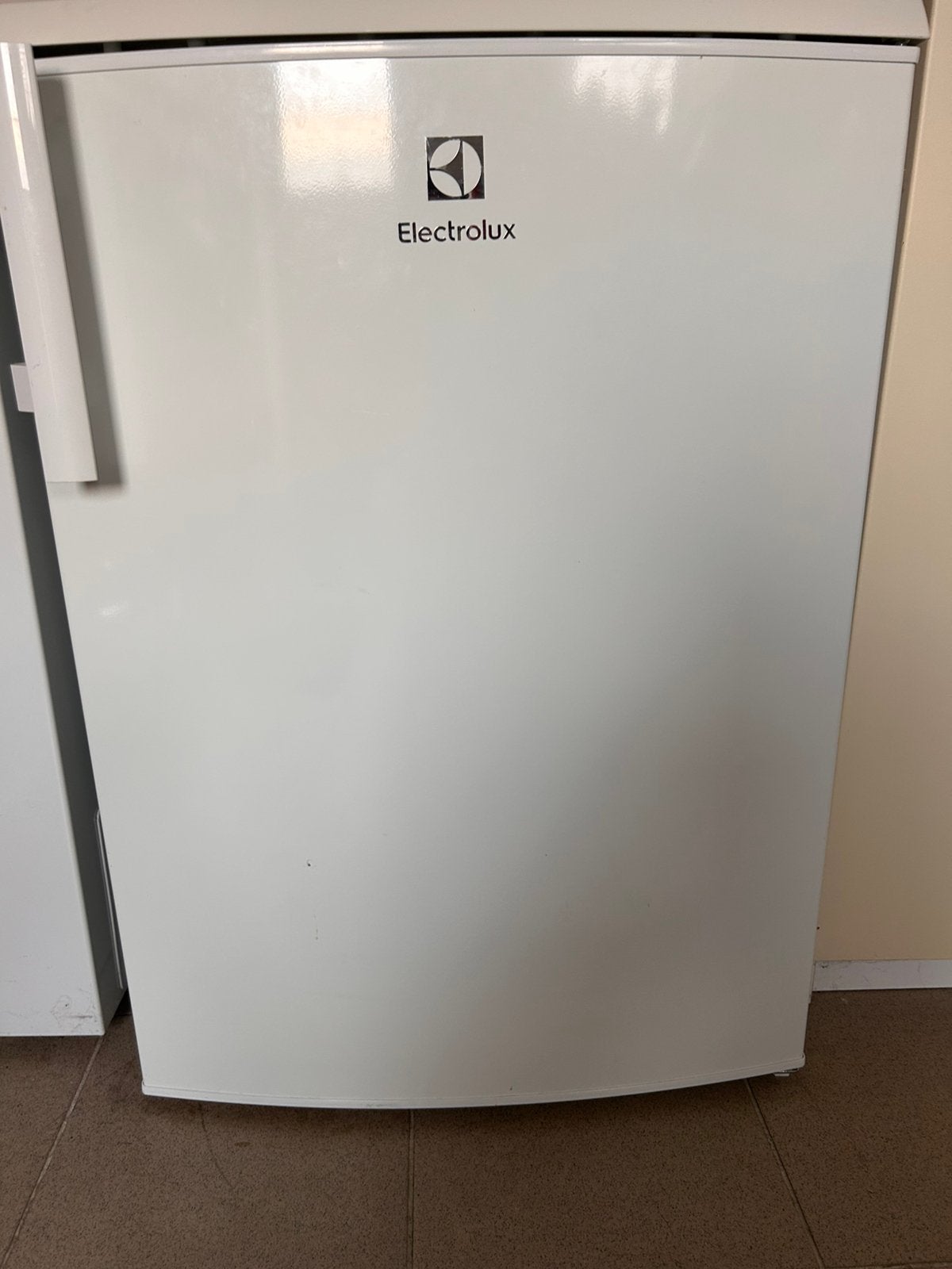 Frigo electrolux , vrijstaand model, B 60cm en H 82 cm, Ophalen, Zonder vriesvak, Minder dan 85 cm, 60 cm of meer
