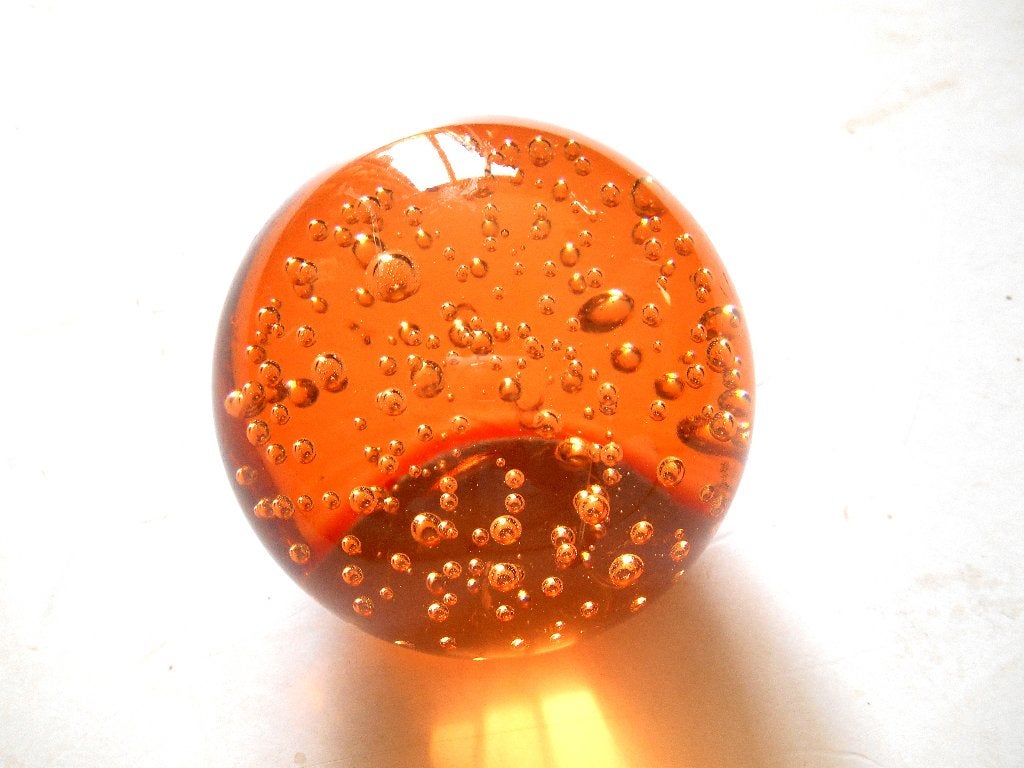 Presse-papiers en verre orange avec bulles d'air, Antiquités & Art, Orange, Verre, Massif, Enlèvement ou Envoi