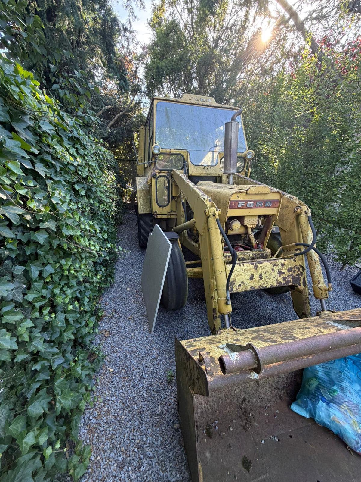 Tractopelle Ford, Articles professionnels, Enlèvement, Bulldozer