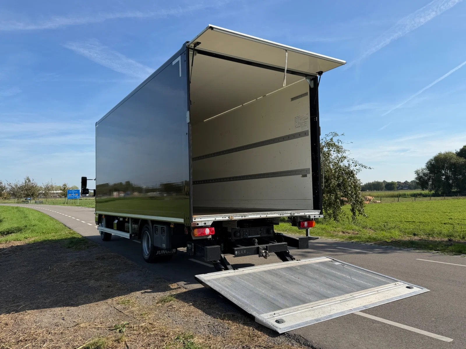 Mitsubishi FUSO FUSO (bj 2022), Auto's, Automaat, 180 pk, Overige brandstoffen, Zwart