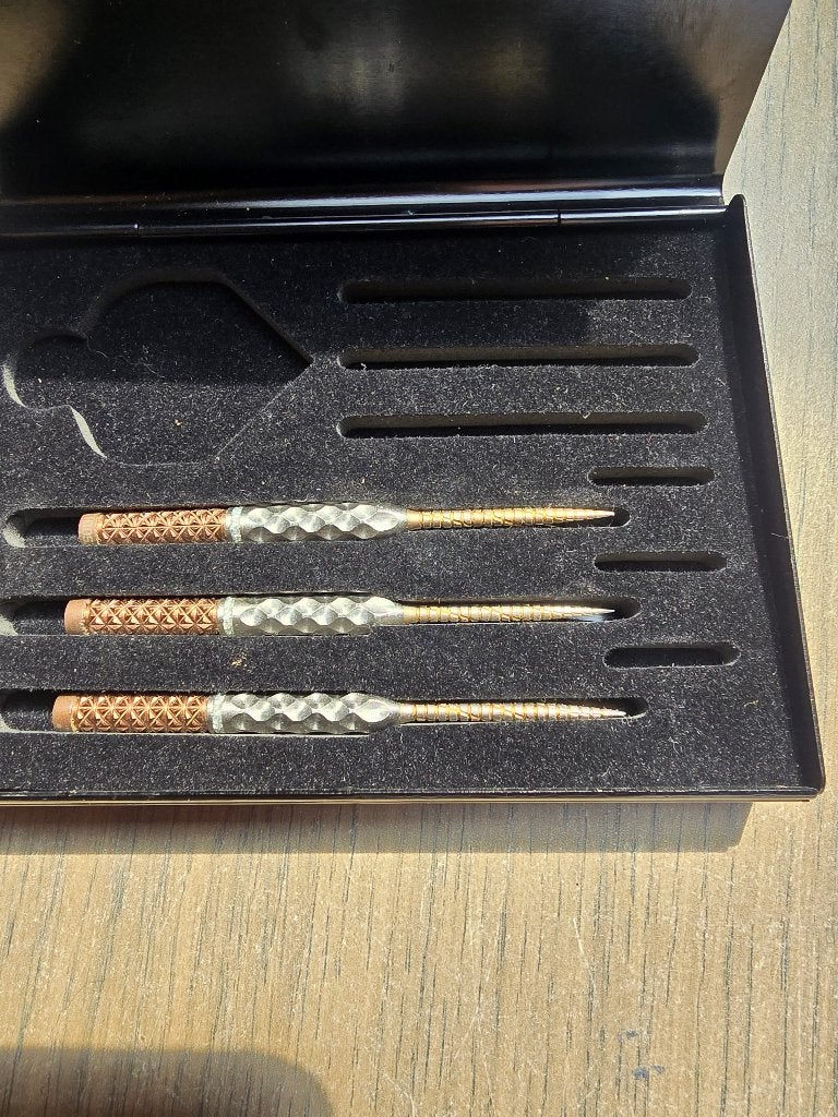 Custom made darts 24 gram, Enlèvement