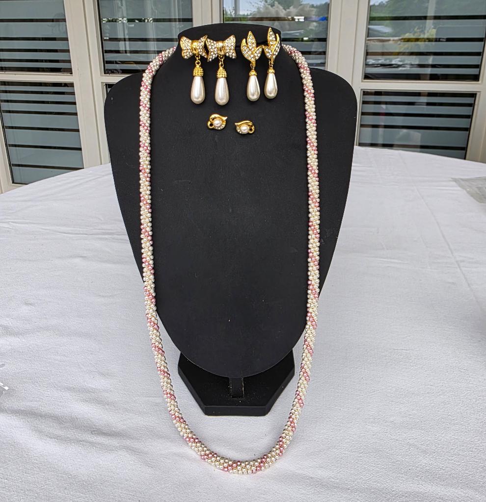 Parelketting + 3 paar pareloorbellen, Handtassen en Accessoires, Kettingen, Ophalen of Verzenden, Zo goed als nieuw, Met strass