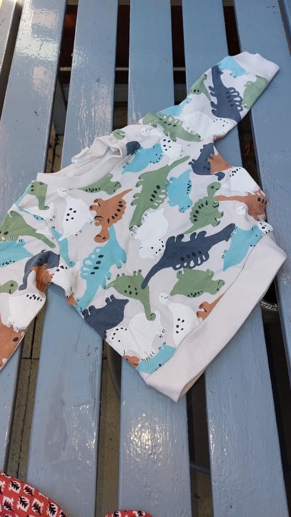 Beige babysweater maat 68, Kinderen en Baby's, Ophalen of Verzenden