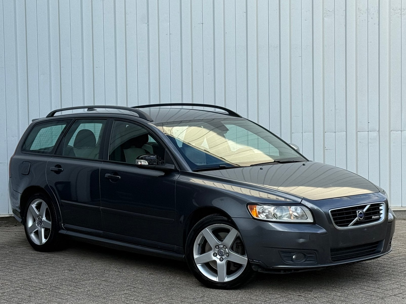 - Volvo V50 R-Design - 2.0 Diesel - Automaat - 100KW - BJ08, Auto's, Euro 5, Verwarmde buitenspiegels, 4 cilinders, Leder