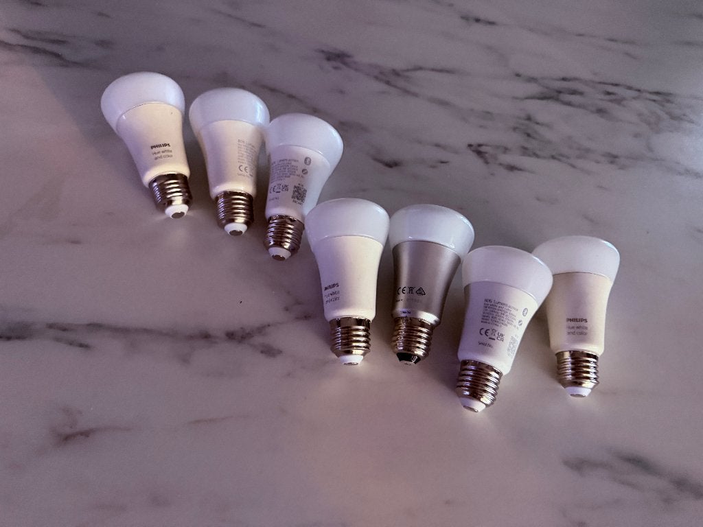 Hue Light & Colour E27, Philips, 30 à 60 watts, Contrôlable via application, Comme neuf