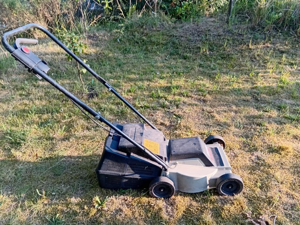 Handige grasmaaier, licht in gewicht, voor kleinere tuin., Ophalen, Cirkelmaaier, Gebruikt, Elektrische grasmaaier