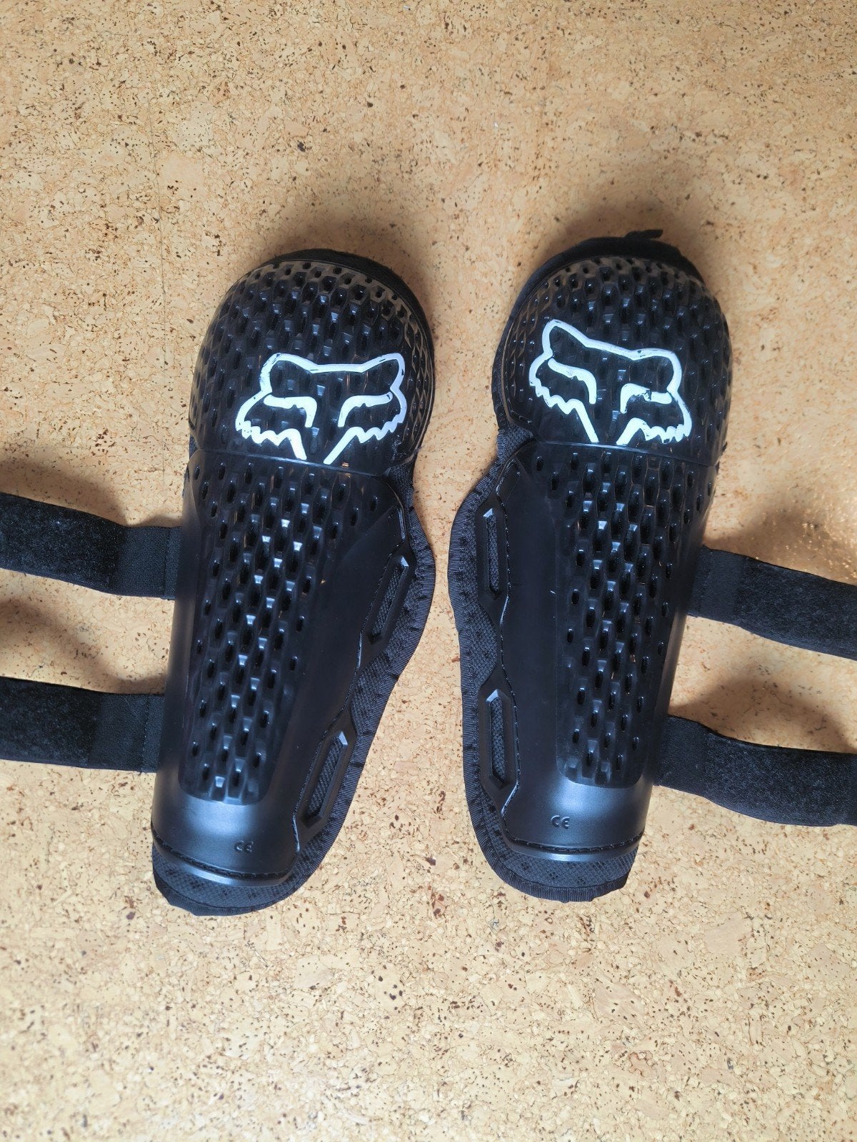 Genouillères et protège-tibias Fox Titan Sport CE - taille S, Motos, Enlèvement, Seconde main, Fox
