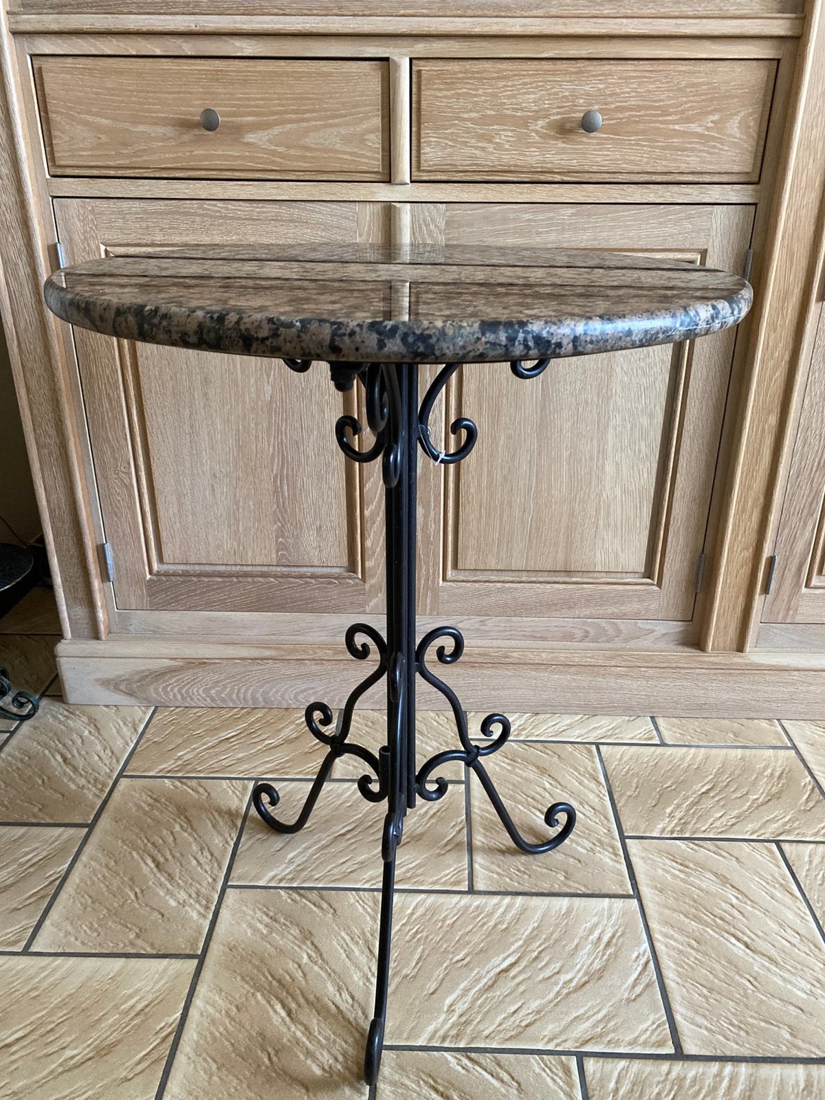 Ronde bijzettafel, Ophalen, Gebruikt