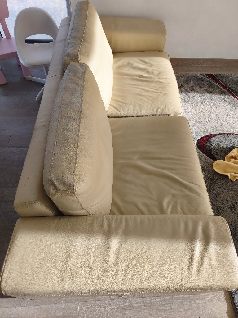 Canapé en cuir beige à donner., Maison & Meubles, Trois personnes, 100 à 125 cm, 200 à 250 cm, Banc droit