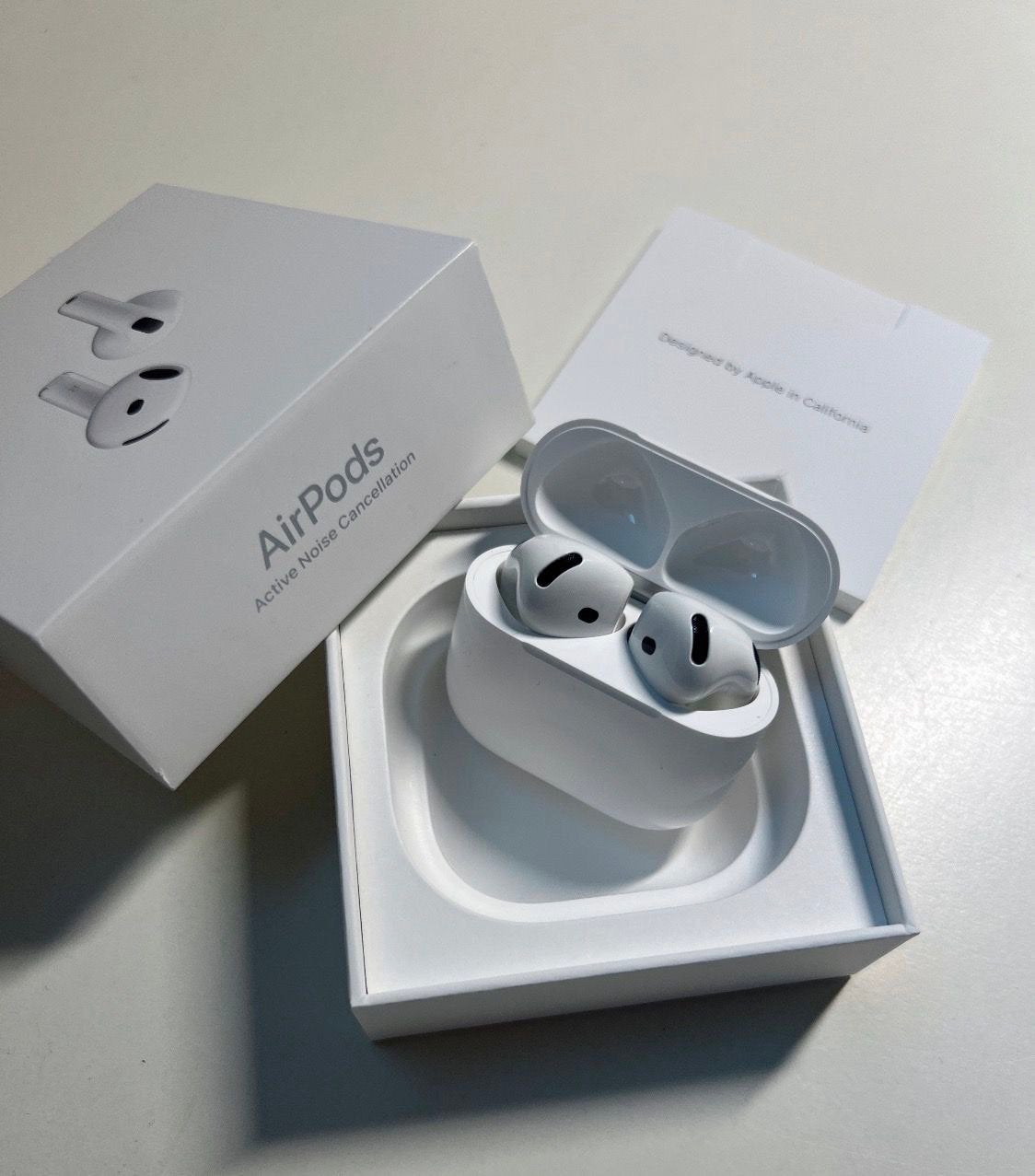 Airpods 4, Ophalen of Verzenden, Zo goed als nieuw