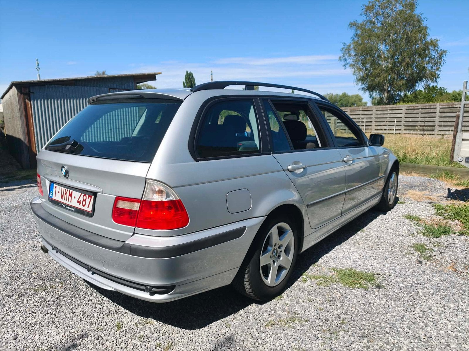 Prachtige bmw 318i binnen en buiten in top staat, Auto's, BMW, Automaat, Dealer onderhouden, Zwart, 105 kW
