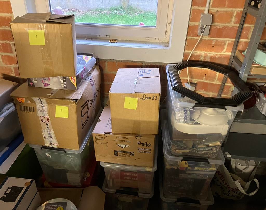 16 boîtes de produits pour le marché aux puces, Divers, Lots de brocante, Comme neuf, Enlèvement