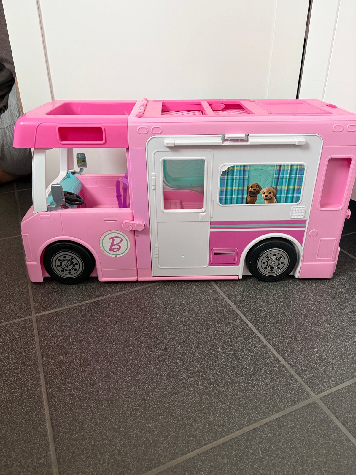 Barbie karavan en Elsa huisje, Ophalen, Zo goed als nieuw