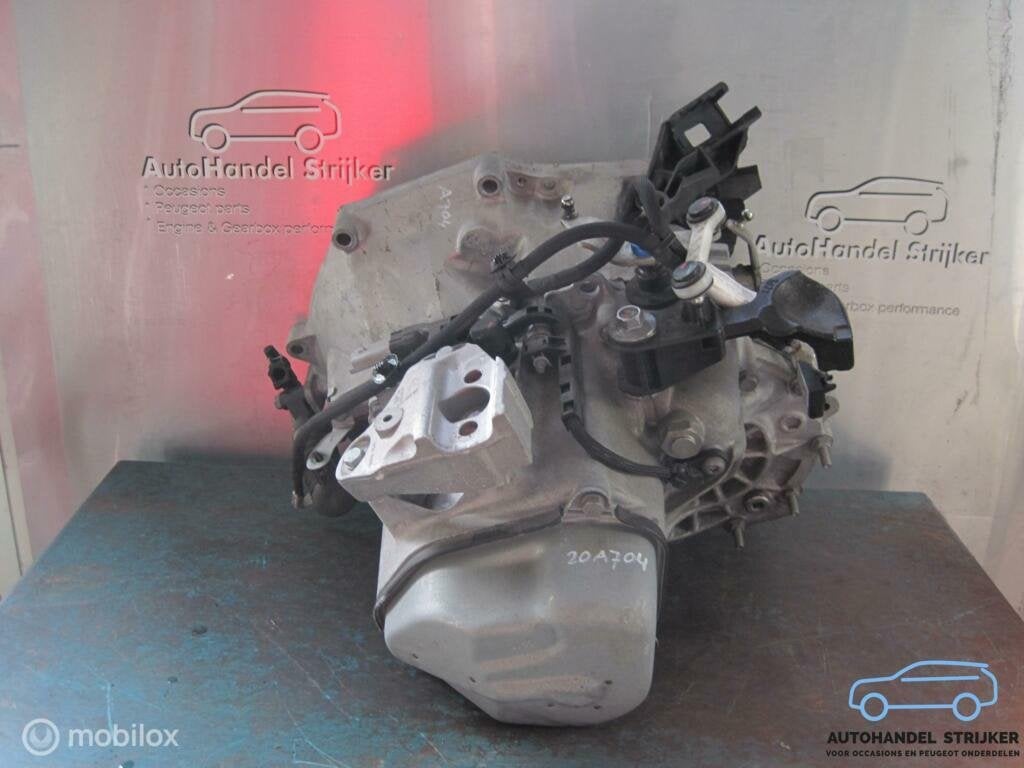 Gebruikte & revisie 5-versn.bak 20a704 Peugeot 208 c3('12->), Enlèvement ou Envoi, Utilisé, Peugeot, Peugeot