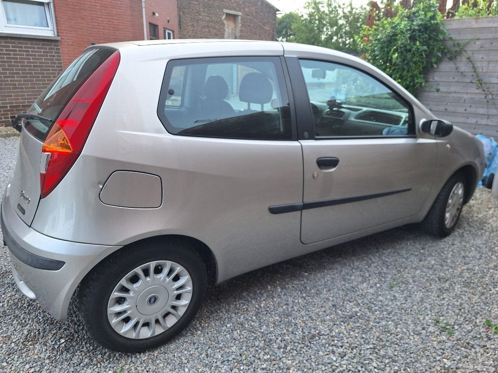 Mooie Fiat Punto, Autos, Argent ou Gris, Achat, Boîte manuelle, Noir