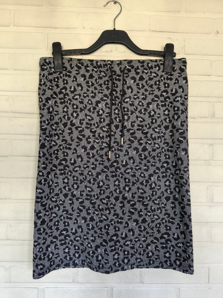 Grijs, zwart, witte winterrok met motief, Opus, maat 40, Kleding | Dames, Rokken, Meerkleurig, Zo goed als nieuw, Knielengte, Opus