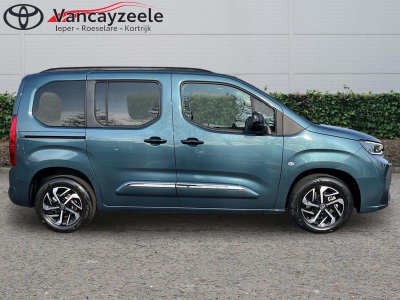 Toyota ProAce City Verso Family SWB+cam+gps+sens achter, Autos, Toyota, Euro 6, ProAce, Boîte manuelle, Noir