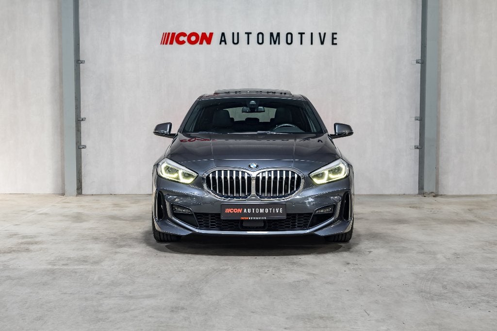 BMW 118 I - M PACK | PANO | LED | CARPLAY | PDC, Auto's, Dealer onderhouden, 1 Reeks, 1365 kg, 5 deurs