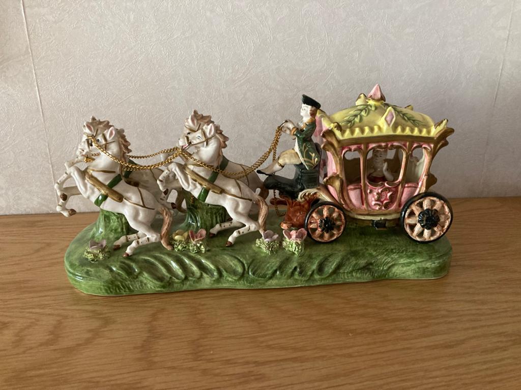 Calèche en porcelaine, Enlèvement
