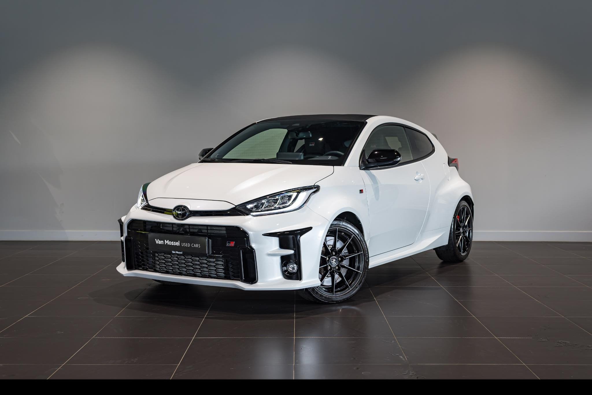Toyota Yaris 1.6 GR Performance, Auto's, 192 kW, Wit, Bedrijf, Handgeschakeld