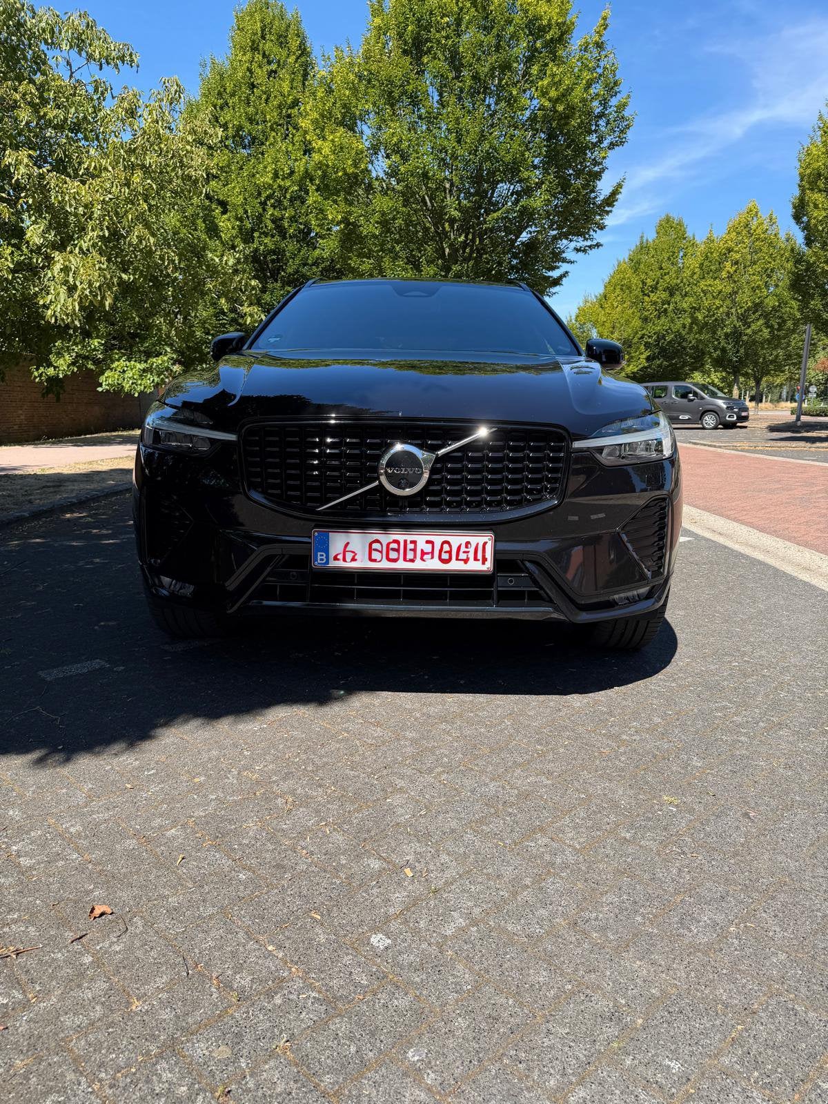 Volvo XC60 B4 Mild Hybrid Diesel Plus Dark ., 145 kW, 4 cilinders, Verwarmde buitenspiegels, Zwart