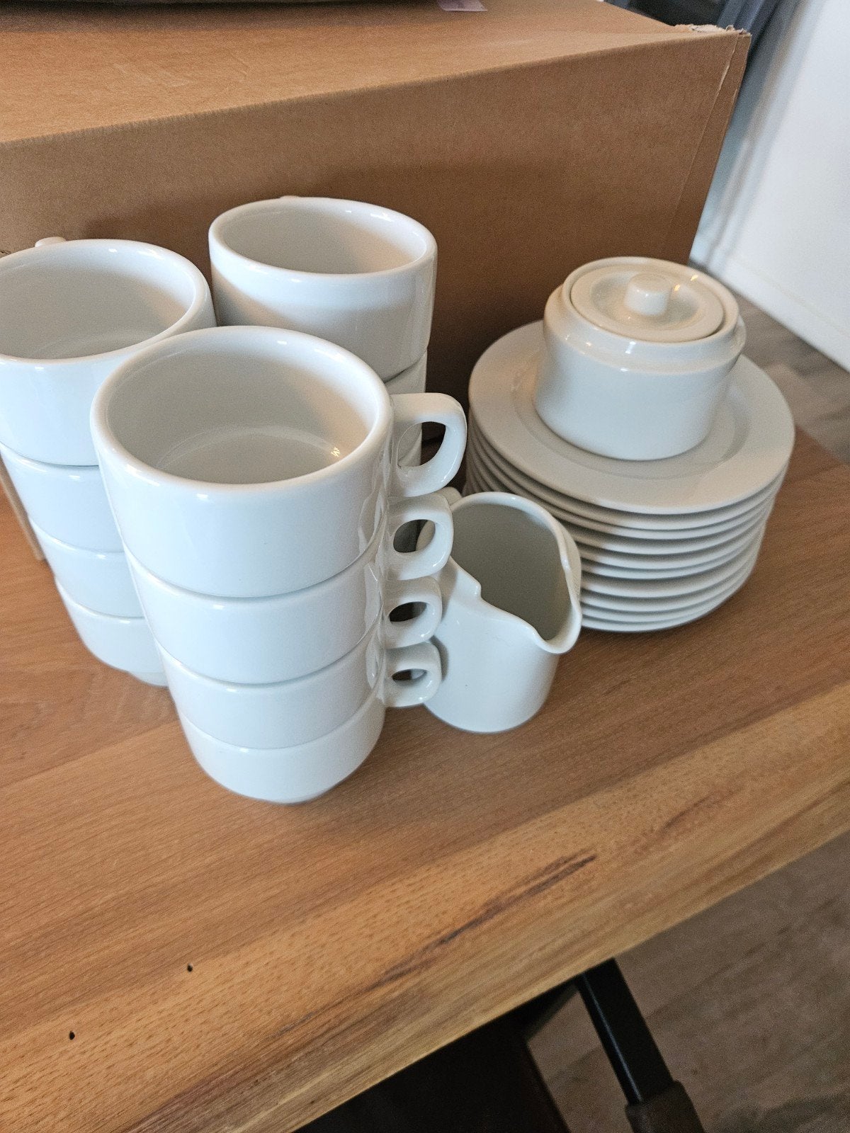 Koffietassen en bordjes, Ophalen