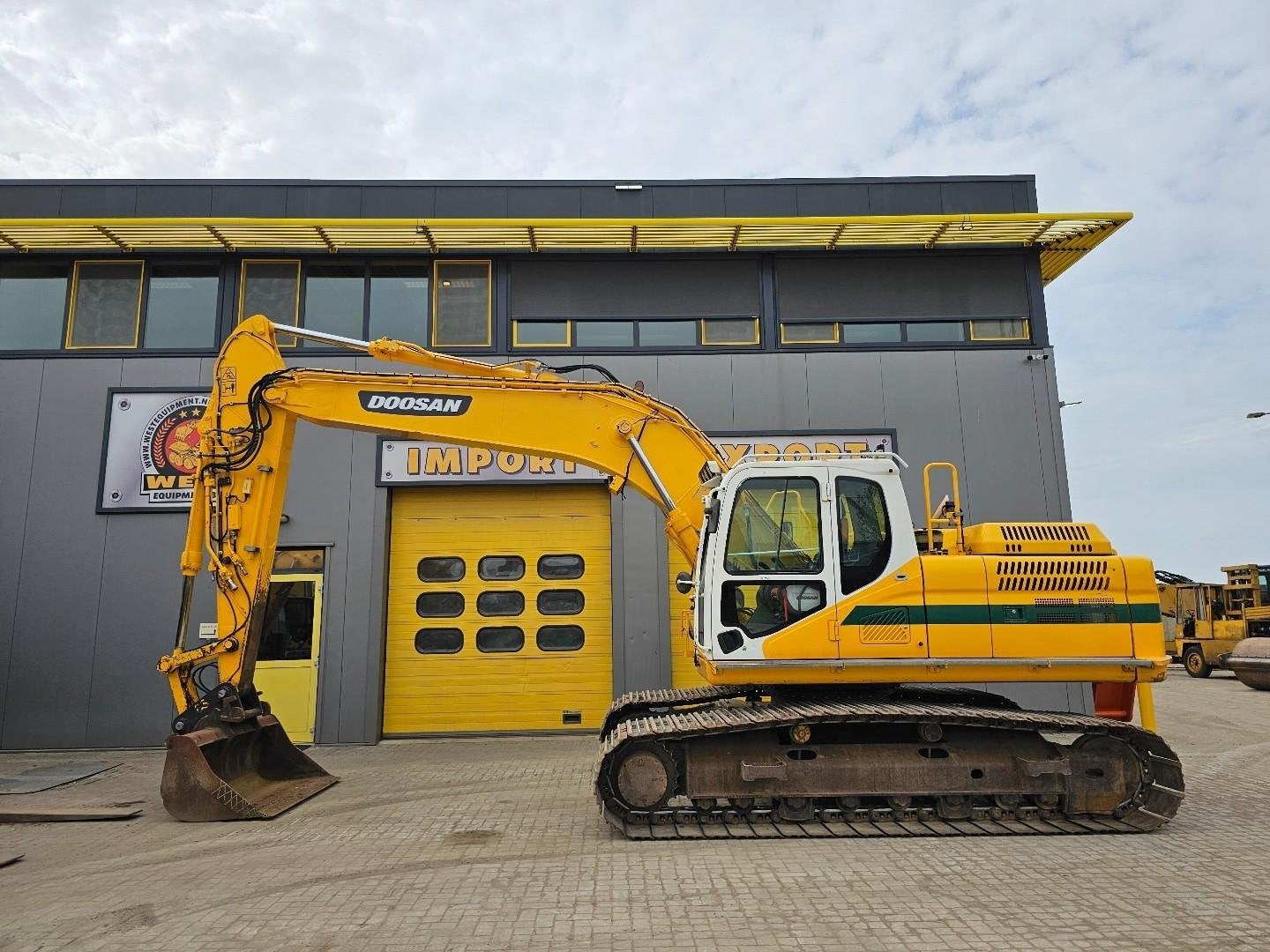 Doosan DX235NLC-5 WE1628, Zakelijke goederen, Machines en Bouw | Kranen en Graafmachines, Graafmachine