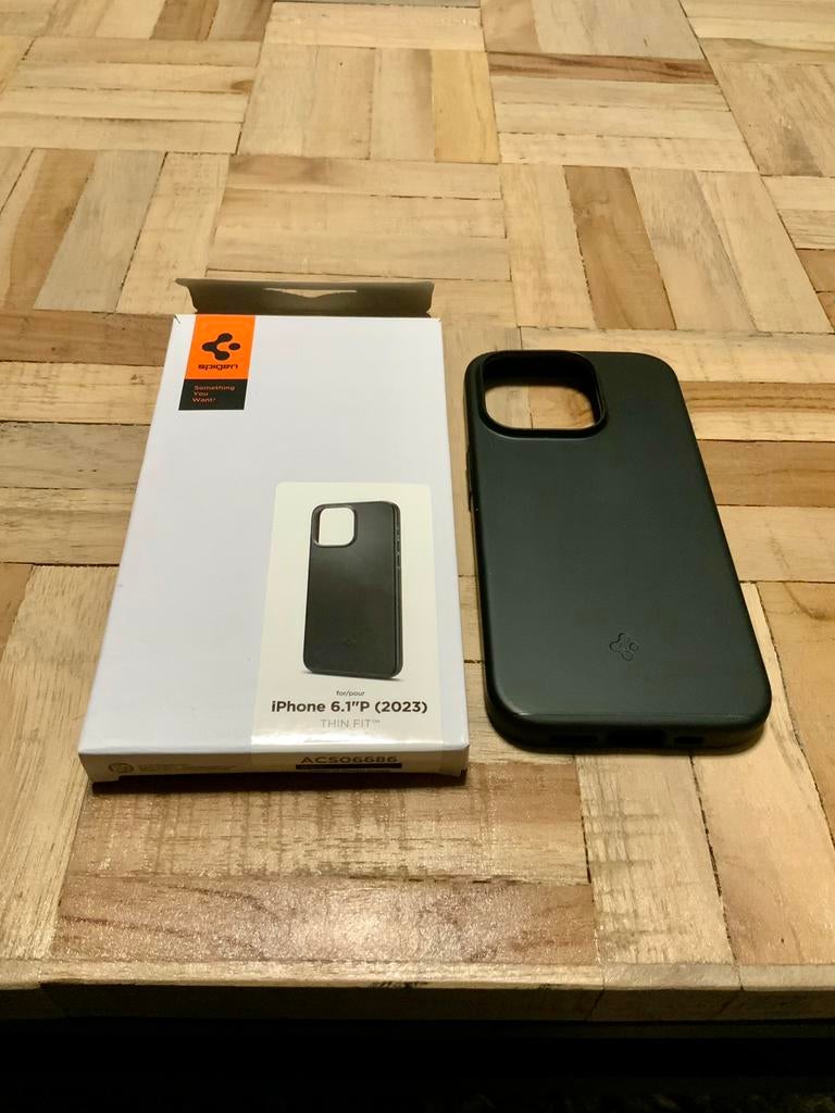 iPhone 15 Pro hoesje Spigen, IPhone 15, Zwart, Ophalen of Verzenden, Zo goed als nieuw