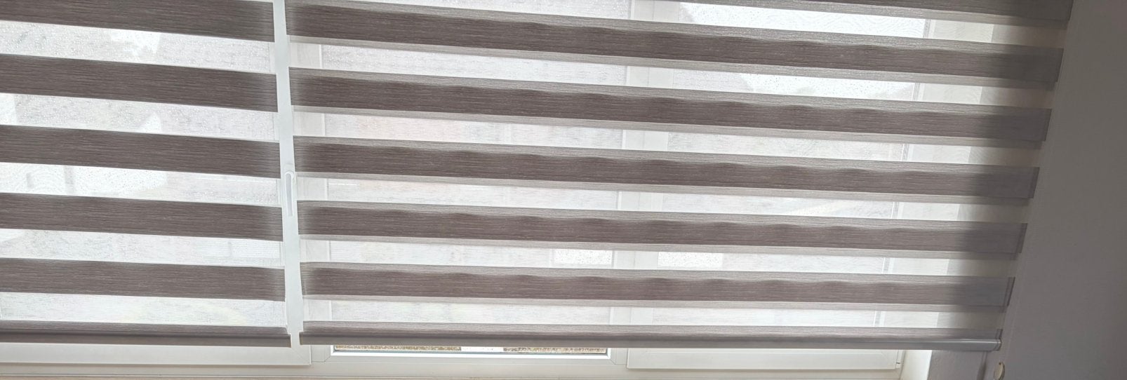 Rolgordijn licht grijs, Huis en Inrichting, Slaapkamer | Slaapbanken, Ophalen, Zo goed als nieuw, Grijs