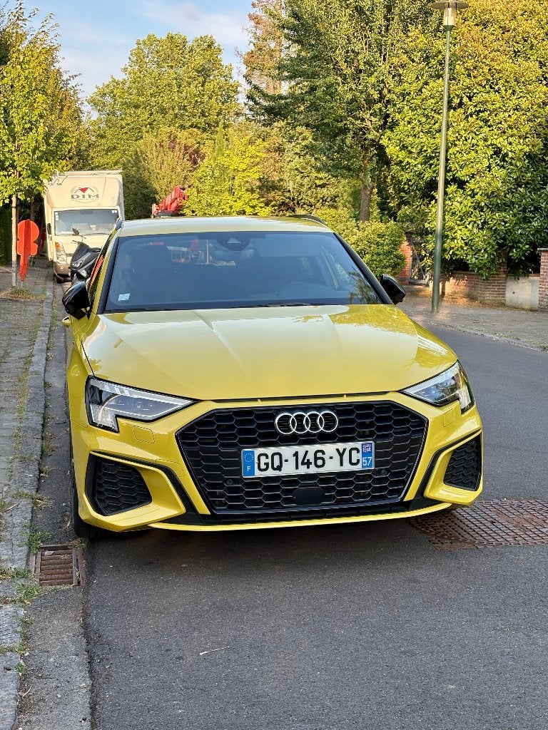 Audi A3 Sportback S line 40 TFSI en Matrix LED, Automaat, Zwart, Geel, 5 deurs