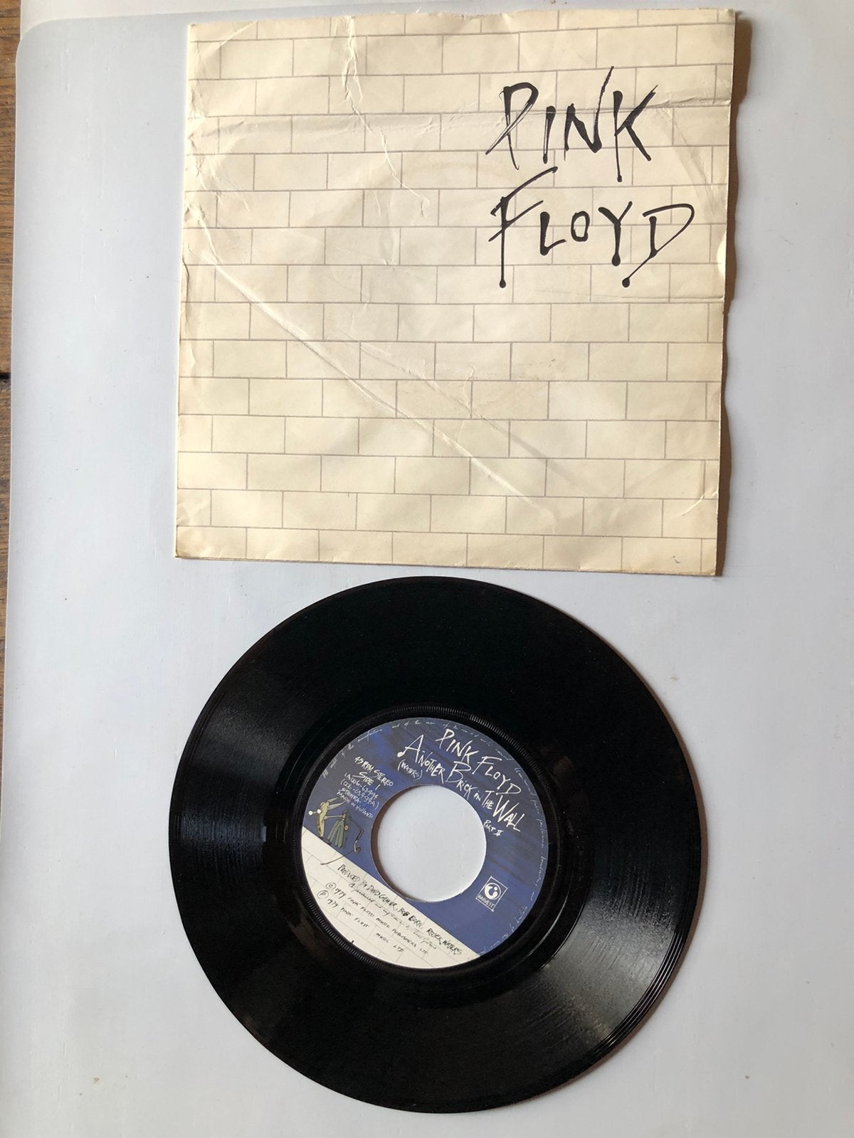 Pink Floyd : une autre brique dans le mur (1979), Envoi, Comme neuf