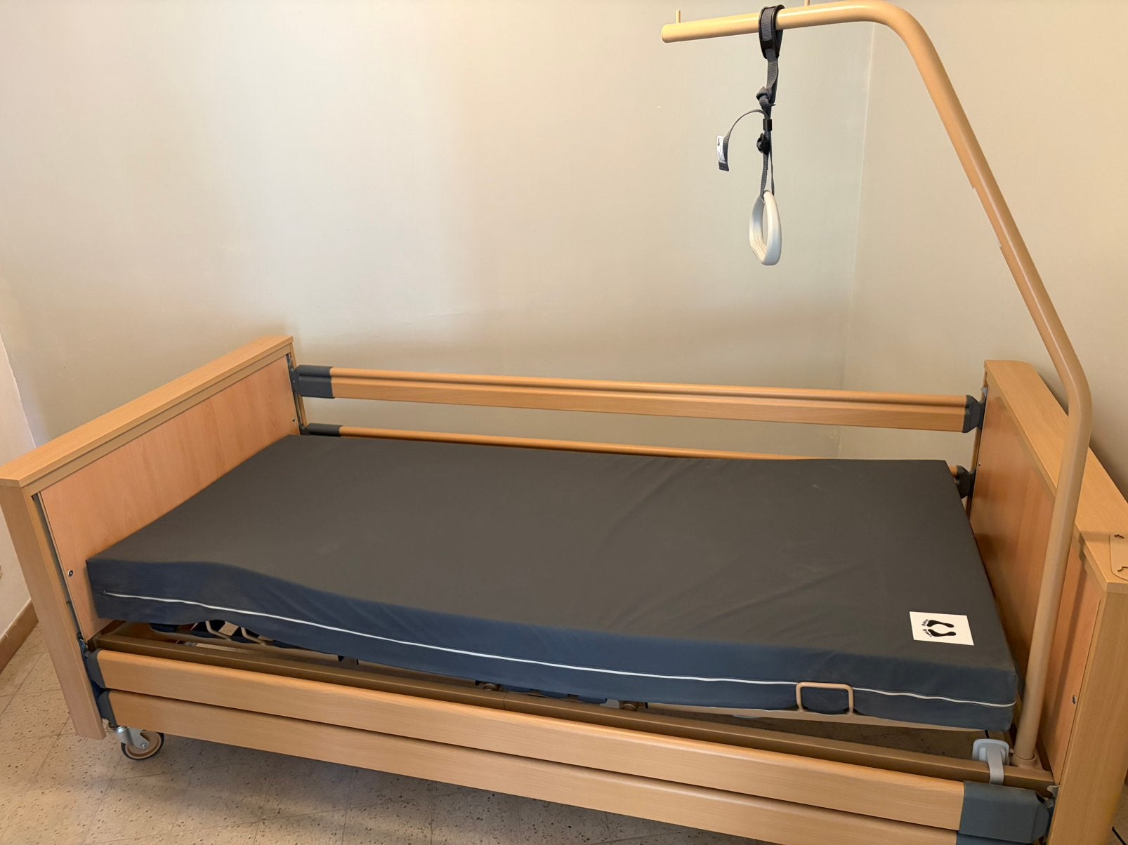 Arminia verzorgingsbed (incl matras) NIEUW!!, Ophalen, Nieuw, Verstelbaar